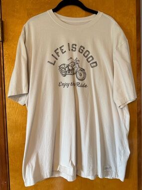 Life Is Good Men's Cream Short-Sleeve Graphic Tee - Motorcycle